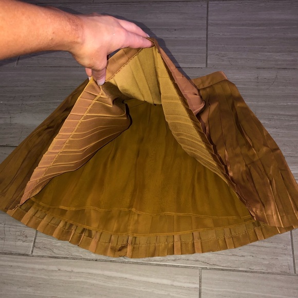 Adorable Gap Skirt - Picture 2 of 4